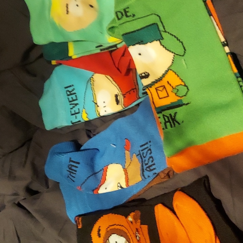 Lot listing ! Gang is all here. 4 main characters plus bonus butters! South park
